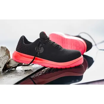 Pracovní obuv Bezpečnostní pracovní obuv S1P e.s. Banco low velikost 39 černá/solární červená Strauss