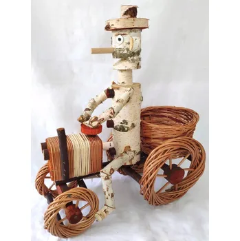 Zahradní dekorace Březový klaun -traktor