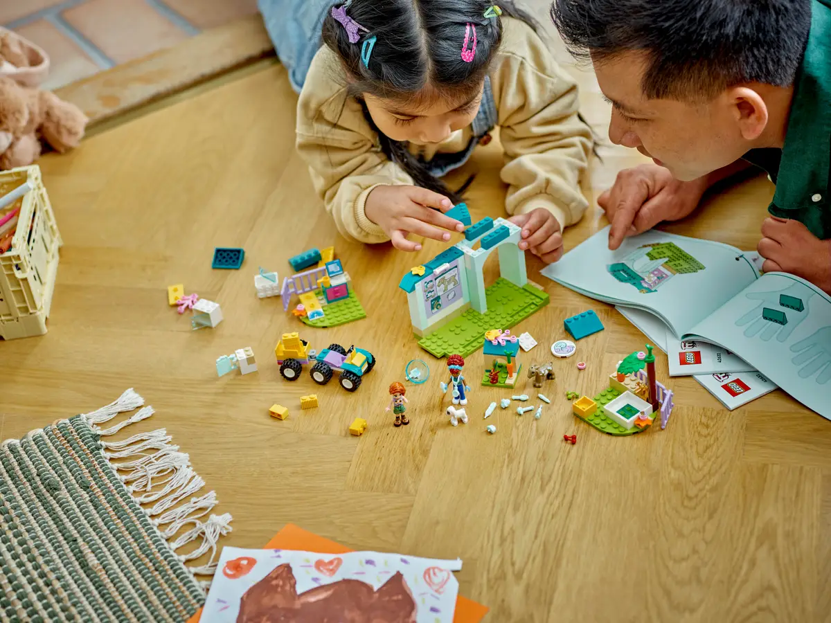 foto Stavebnice LEGO LEGO Friends 42632 Veterinární klinika pro zvířátka z farmy