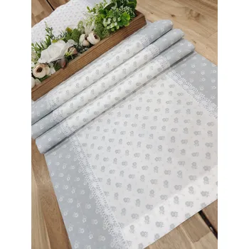 ubrus Běhoun - šedé kytičky na bílé lemované bílými kytičkami na šedé