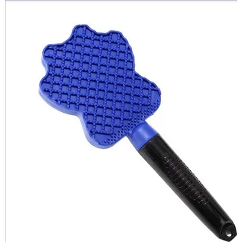 Chovatelství Designový kartáč pro vyčesávání a vyhlazování psí srsti – Tlapka