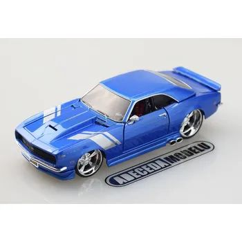 autíčko Chevrolet Camaro Z/28 1968 (sběratelský model, určeno pouze k vystavení)