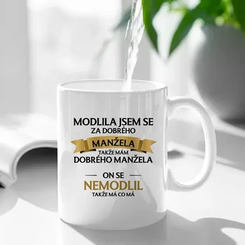 Žertovný předmět Modlila jsem se za dobrého manžela - hrnek s potiskem