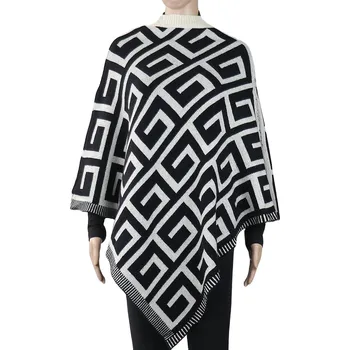 Dámské pončo Dámské pletené pončo MH-65 s ornamenty, bílé barvy 9001709