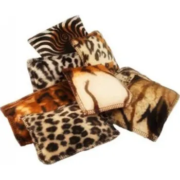 Hračka pro kočku 4cats Heimtierbedarf GmbH Polštářek s kozlíkem pro kočky - řada Divočina 4CATS