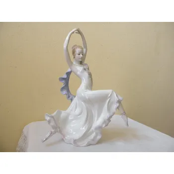 PORCELÁNOVÁ SOCHA TANEČNICE 38 cm - 1