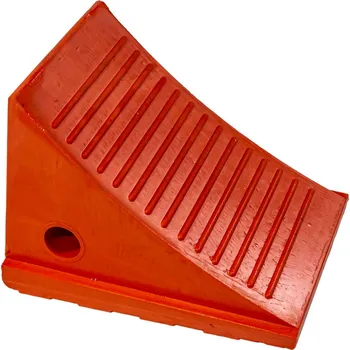 Zajišťovací klín kola Červený plastový zakládací klín pod kola UC1500-6 - délka 28,5 cm, šířka 22,5 cm, výška 21 cm - 84523211