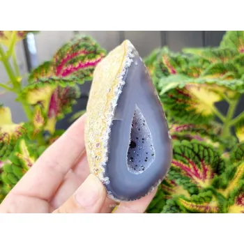 Přírodní kámen Achát šedý geoda s dutinkou 219g (Brazílie)