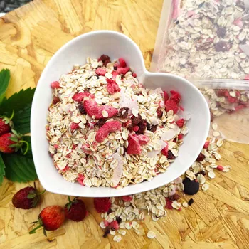 Nepečené müsli s lyofilizovanými jahodami a ovesnými vločkami, 1 kg