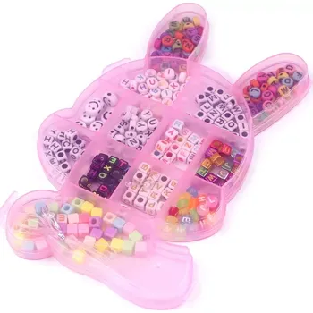 Sada korálků písmenka se silikonovou pruženkou v boxu králík