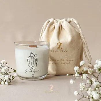 Svíčka Vonná svíčka s obrysem fotografie Vůně svíčky: Pánská dřevitá vůně, Potisk na obalu: Žena ví co