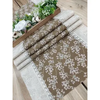 ubrus Běhoun - sakury na hnědé