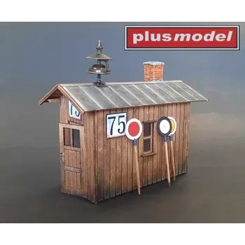 Plastikový model Plusmodel 1/35 Railway Guard House