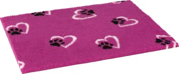 Pelíšek pro psa vetbed Magneta deka pro psy 150 x 100 cm růžová/bílá srdce/černé tlapky