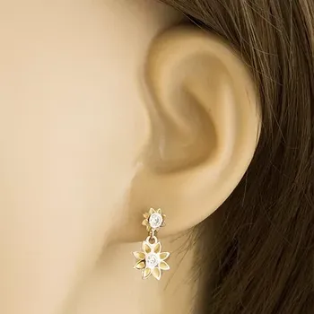 Náušnice Náušnice ve 14K zlatě - dva vyřezávané kvítky, dvoubarevné provedení