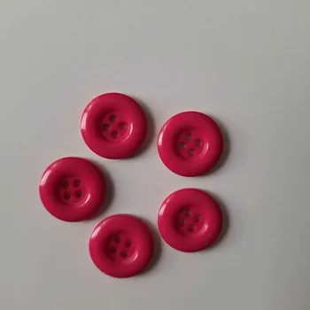 Knoflík Knoflík plastový čtyřdírkový II. - malinově růžová