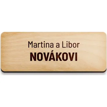 Svatební dekorace Dřevia Dřevěná jmenovka na dveře, obdélník- 10x4 cm Písmo: Barlow (bezpatkové písmo)