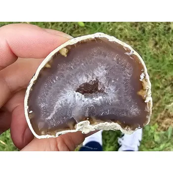 Přírodní kámen Achátová geoda s dutinkou 107g (Brazílie)
