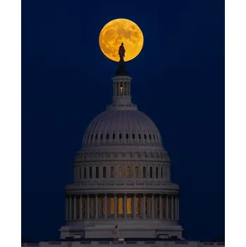 Plakát Plakát, Obraz - Moon Rise at Washington Capital, Yanny Liu