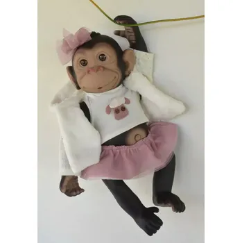 plyšák Opička v bílém kabátku s kapucou od RosaToys (MONO REBORN 35CM ROSA CON CAPUCHA Y FALDA)