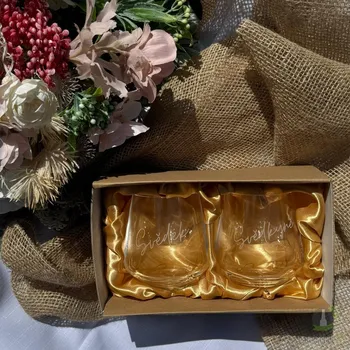 Pískované panáky na rum - Svědkyně a svědek