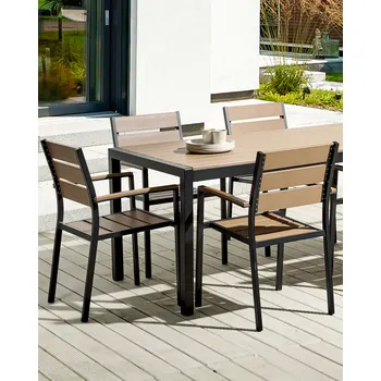 Jídelní židle Sada 6 jídelních zahradních židlí světlé dřevo a černý plast s dřevěnými lamelami a hliníkovým rámem sada venkovních židlí Beliani