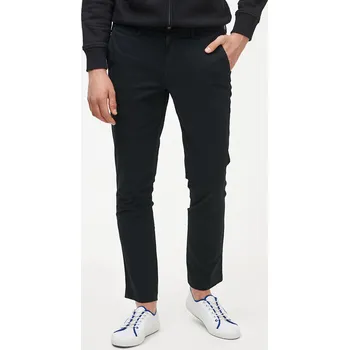 Pánská móda Kalhoty GAP Chino Slim Fit Pants True Black W30/L32