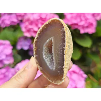 Přírodní kámen Geoda achát hnědý s dutinkou Brazílie 123g