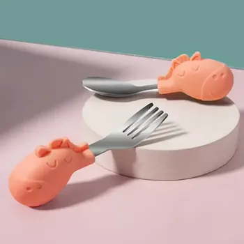 Příbor Příbor pro nejmenší (KLASIK) - ŽIRAFKA - MERUŇKOVÝ (Značka: HIBOBI)