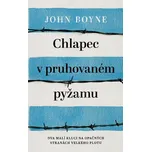 Chlapec v pruhovaném pyžamu