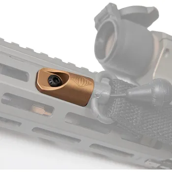 Adaptér / montáž pro QD poutko na popruh Reptilia Corp Socket™ M-Lok Barva: FDE Anodized