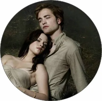 Jedlá dekorace na dort Jedlý papír Stmívání Bella a Edward v lese 19,5 cm