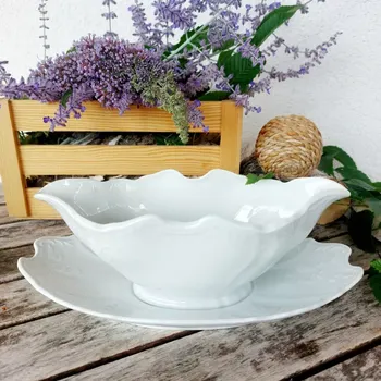 Polévková mísa BERNADOTTE omáčník oválný 500 ml, bílý, Thun 1794 (Porcelánový omáčník 2. jakost)