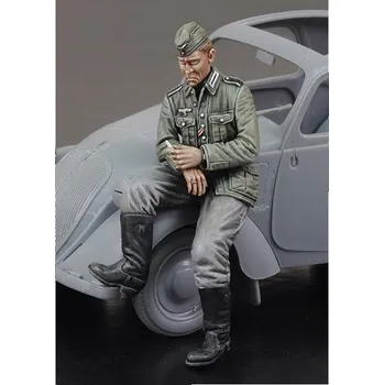 Plastikový model Royal Model 1/35 Citroen German Driver WWII
