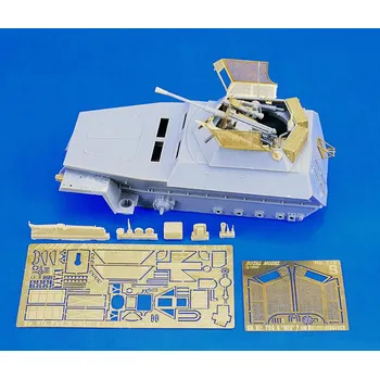 Plastikový model Royal Model 1/35 Sd. Kfz. 250 NEU 2 cm. Reconnaissance (for Dragon kit)