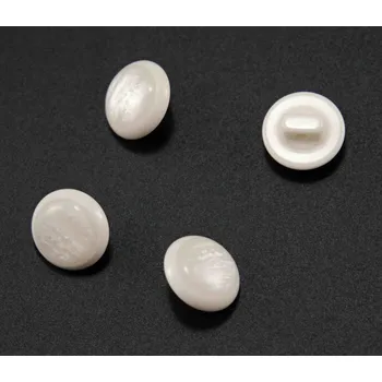 Knoflík Knoflík se spodním přišitím - lomená bílá s perletí - průměr 1,1 cm