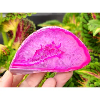 Přírodní kámen Achát geoda s dutinou barvená růžová 153g z Brazílie