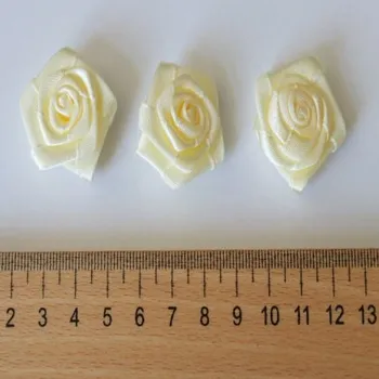 Nášivka Aplikace RŮŽE béžová 2,5cm 100%Pes -