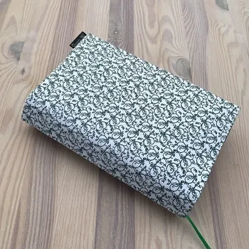 Obal na knihu Obal na knihu Zelený vzor na bílé, L1559