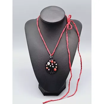 Náhrdelník Náhrdelník Strom červený na hedvábné šňůrce