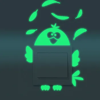 Samolepící dekorace Fosforová samolepka na vypínač "Kuřátko" 11x9 cm