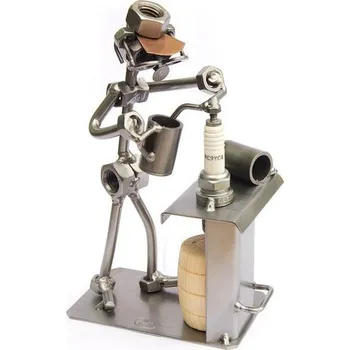 Kovová figurka - Výčep 17 cm