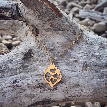 Řetízek Náhrdelník z chirurgické oceli matka a dítě v srdci, ve zlaté galvanizaci
