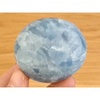 Sběratelství Kalcit modrý leštěný z Madagaskaru 119g