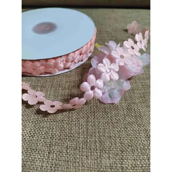 Krajka Saténový prýmek šíře 22 mm květy lososová