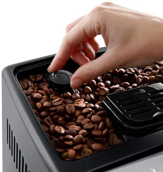 čerstvá káva v kávovaru De'Longhi ECAM 370.85.SB