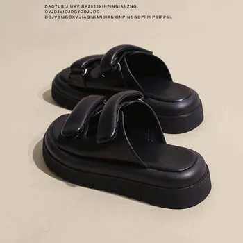 Dámské pantofle Dámské kožené pantofle na platformě s pásky Barva: Černá, Velikost: 36