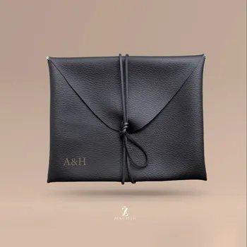 Kabelka Psaníčko s gravírováním INICIÁLY Barva pouzdra: Hnědá