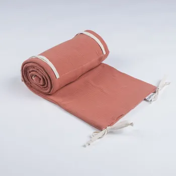 Příslušenství pro dětskou postel a kolébku Tulimese Mantinel do postýlky lososový mušelínový UMÍSTĚNÍ MANTINELU: MANTINEL KOLEM CELÉHO OBVODU POSTÝLKY, VOLBA ROZMĚRU POSTÝLKY: MANTINEL PRO ATYPICKOU POSTÝLKU