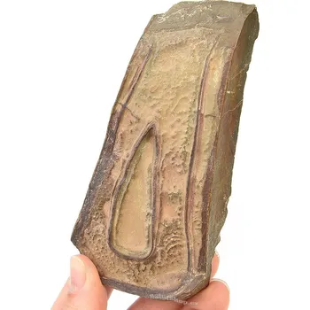 Přírodní kámen Chalcedon usazenina 184g